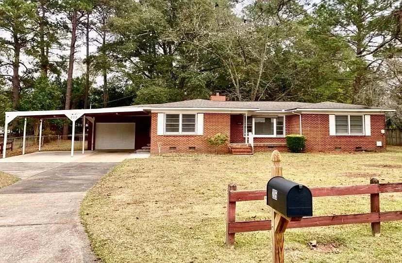 205 Roberts St 1